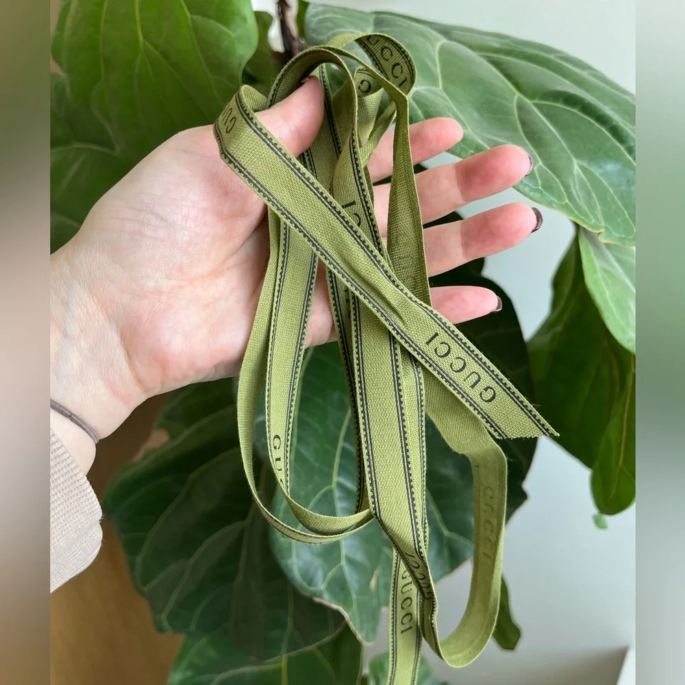 GUCCI Box & Ribbon - Picture 3 of 4